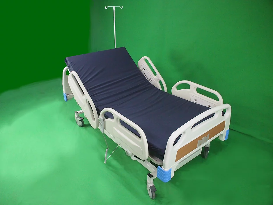 Hasta Yatağı 3 Motorlu  Hasta Karyolası Sırtı Başı Kalkar Hastane tipi