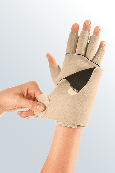 Medi circaid® juxtafit® essentials glove with dorsum strap El dorsumu bantlı eldiven lenf ödem
